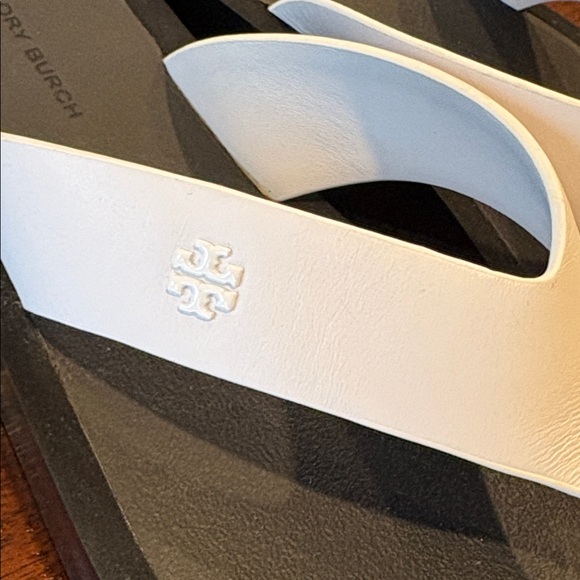 Tory Burch Black and White Platform Flip Flop Sandals size 8 - Picture 4 of 9